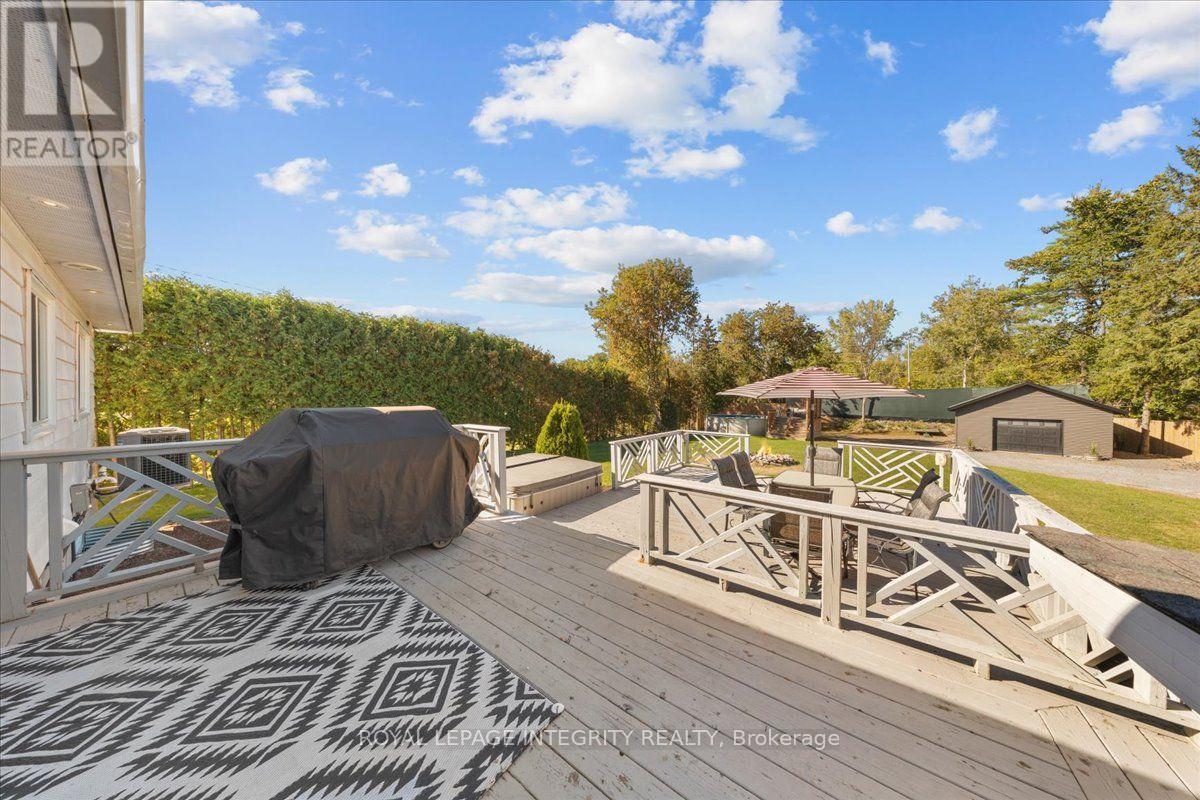 3073 Old Montreal Road Property Photo 38