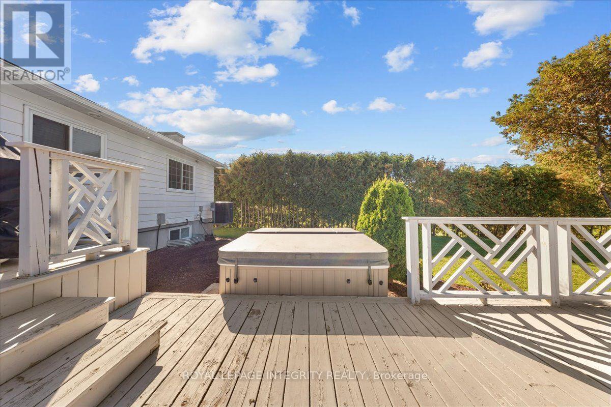 3073 Old Montreal Road Property Photo 39