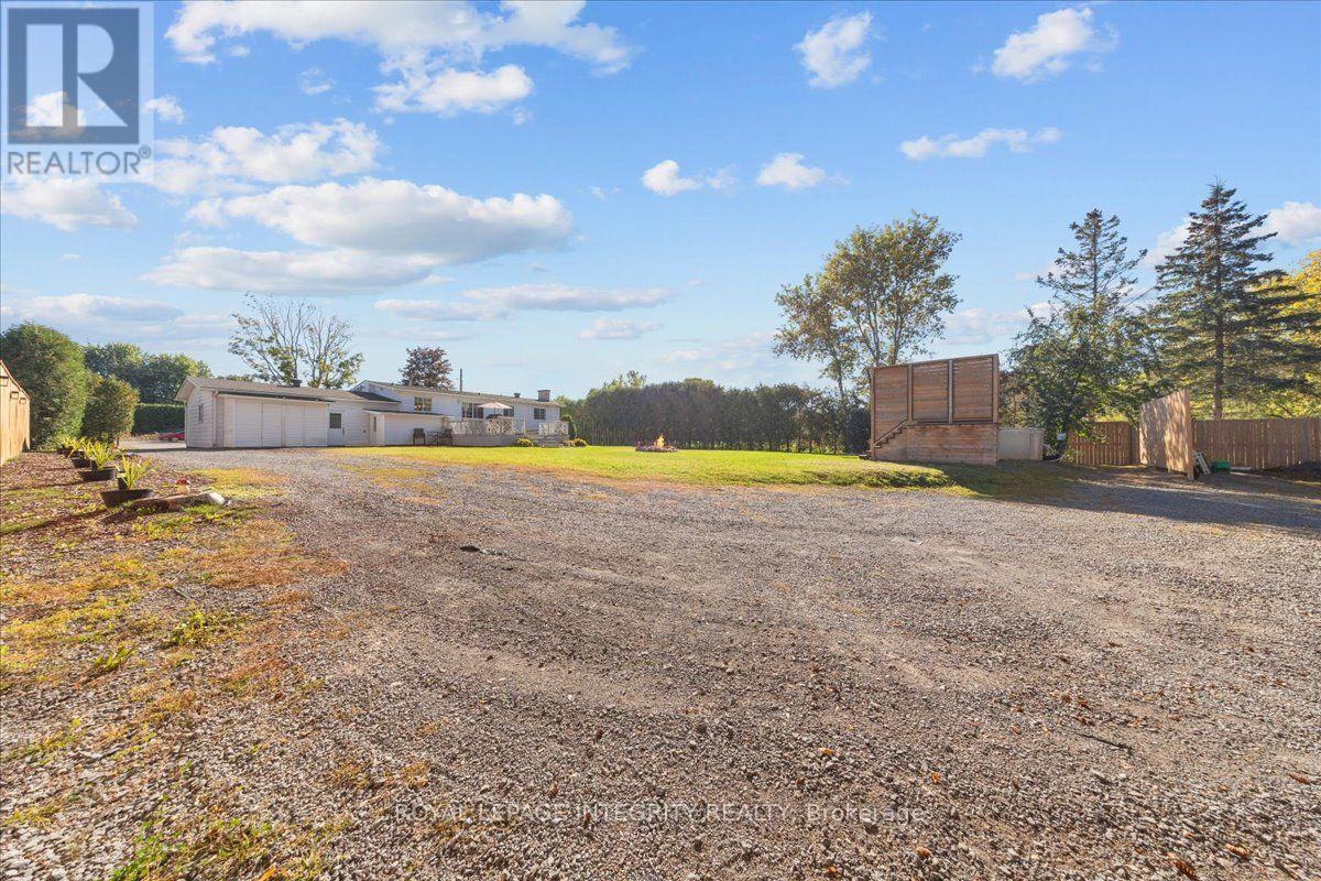 3073 Old Montreal Road Property Photo 41