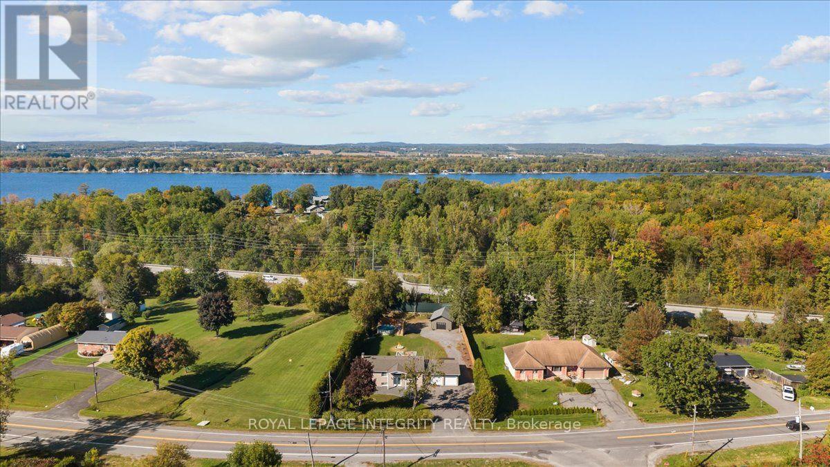 3073 Old Montreal Road Property Photo 43