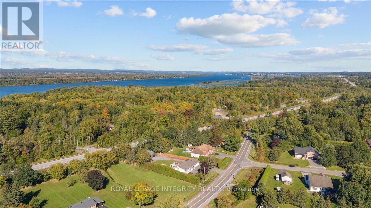 3073 Old Montreal Road Property Photo 49