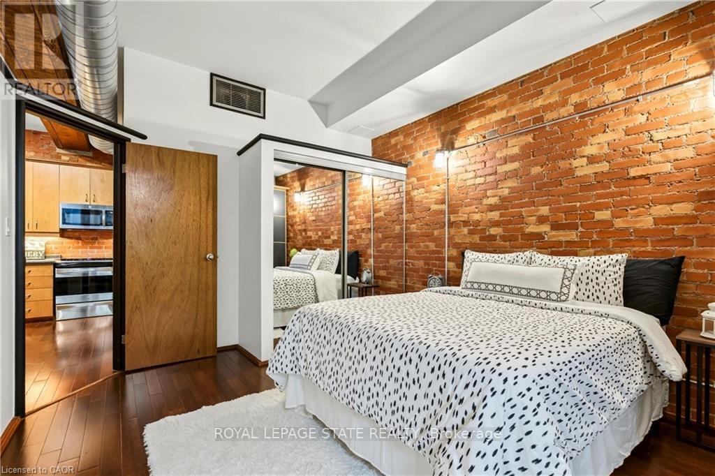 13 - 357 Hunter Street W Property Photo 18
