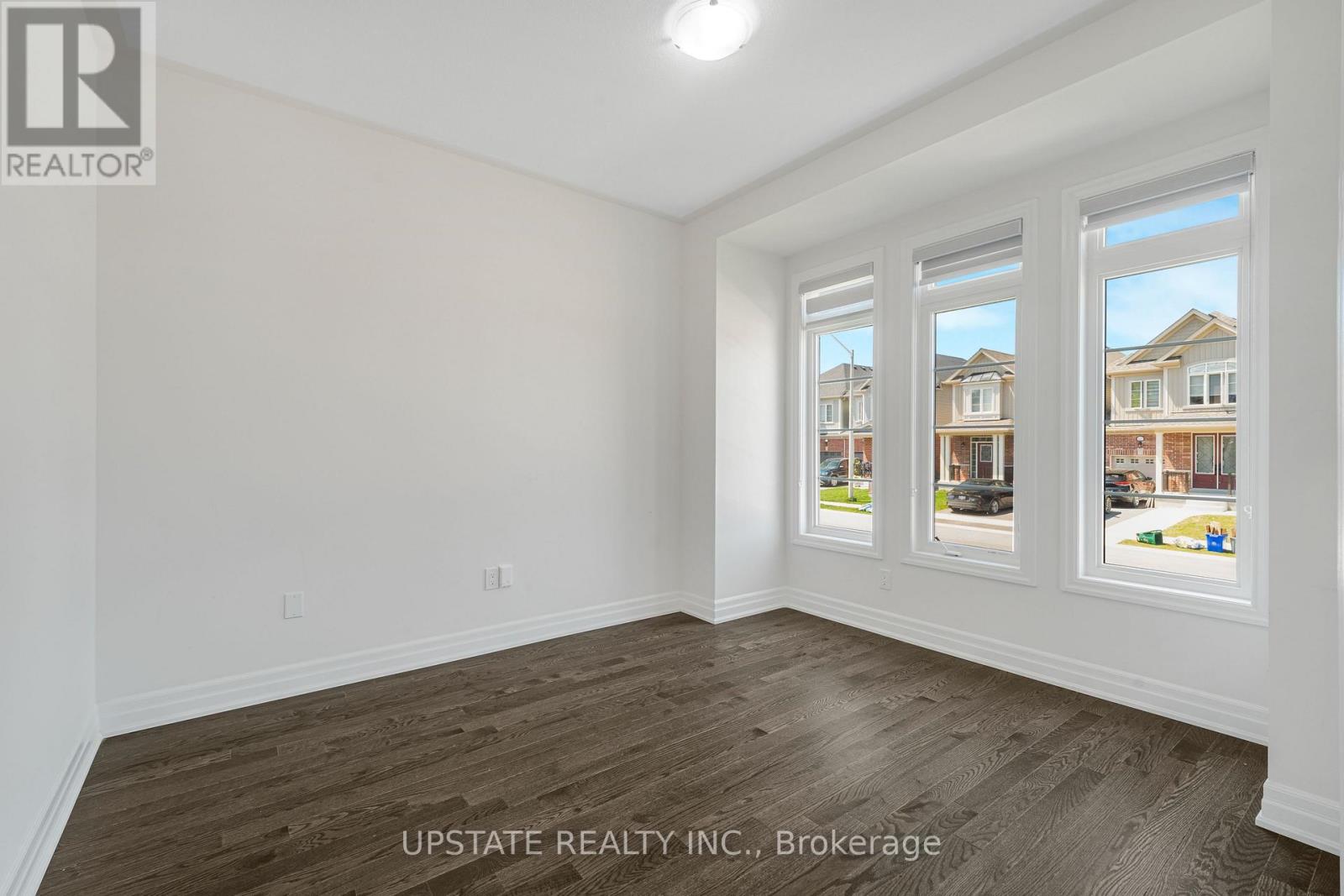 9218 White Oak Avenue N Property Photo 4