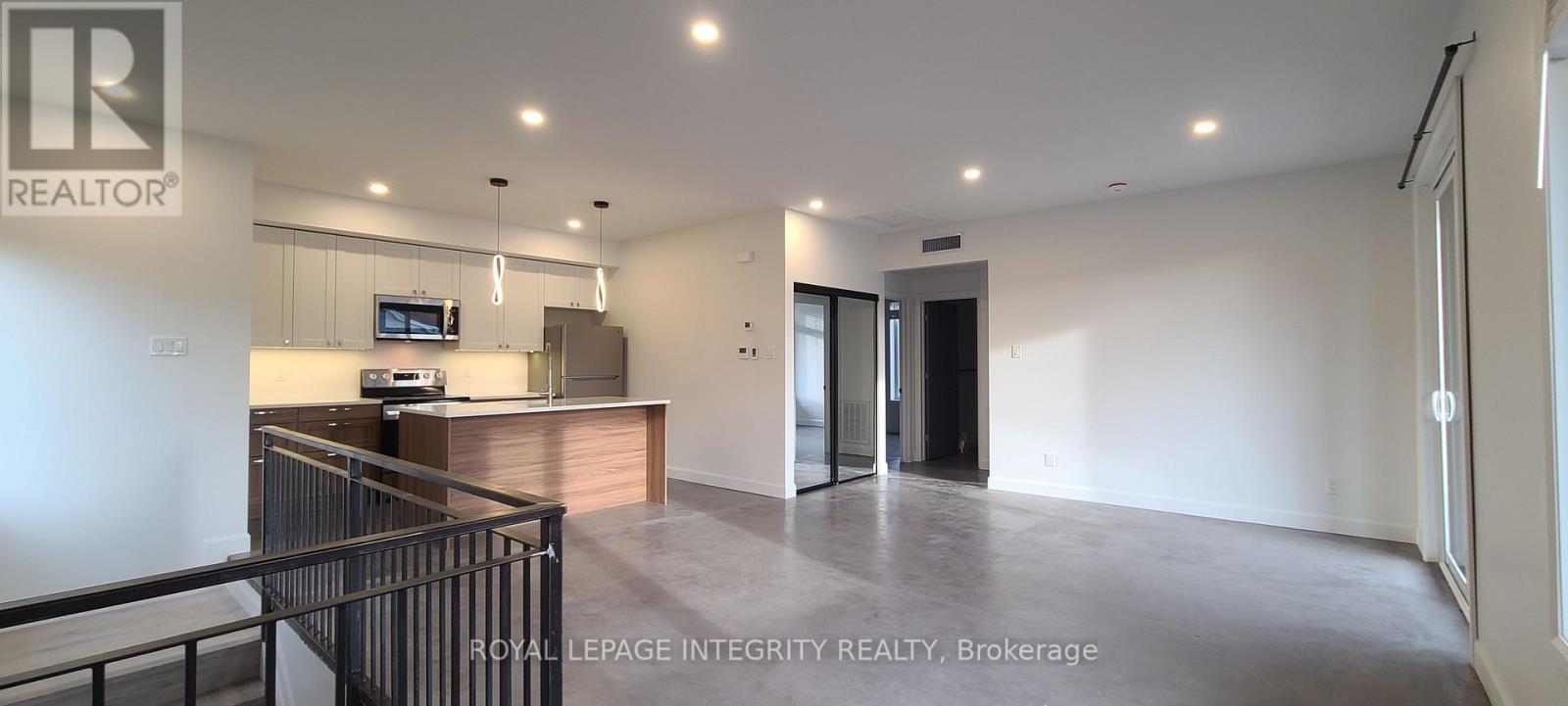 Unit A - 396 Marguerite Avenue Property Photo 4