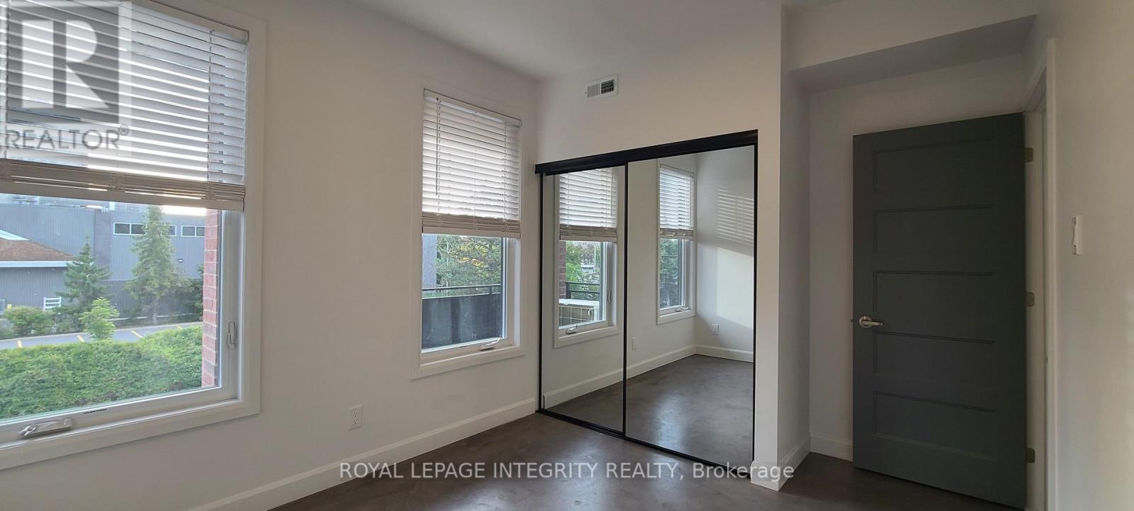 Unit A - 396 Marguerite Avenue Property Photo 8