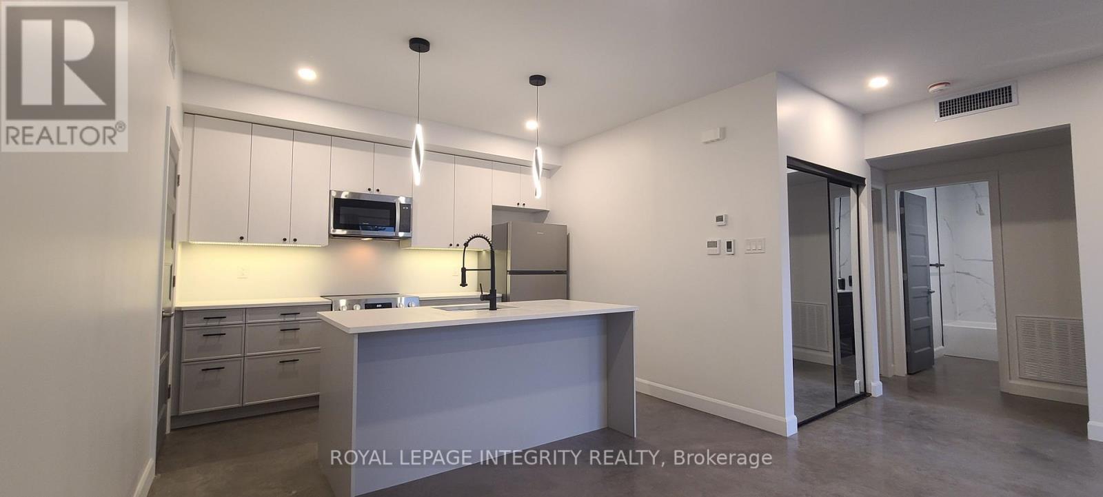 Unit B - 398 Marguerite Avenue Property Photo 2