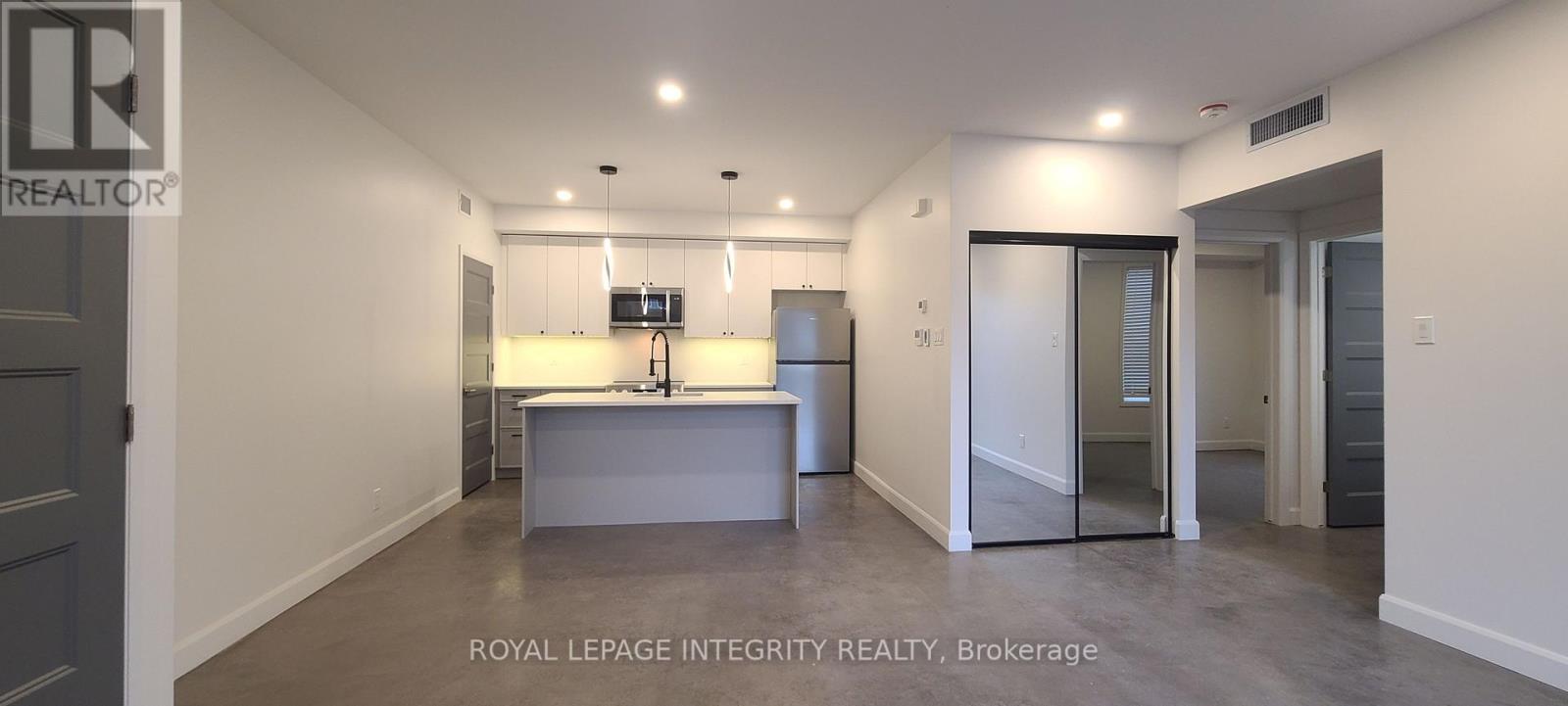 Unit B - 398 Marguerite Avenue Property Photo 3