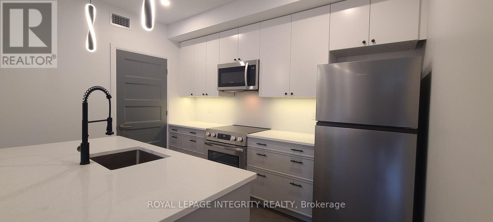 Unit B - 398 Marguerite Avenue Property Photo 5