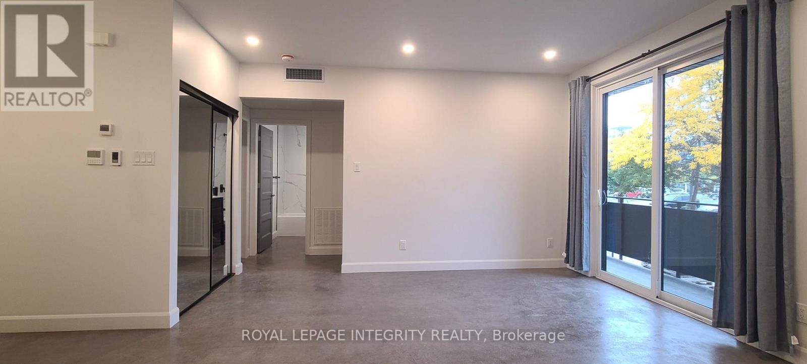 Unit B - 398 Marguerite Avenue Property Photo 6