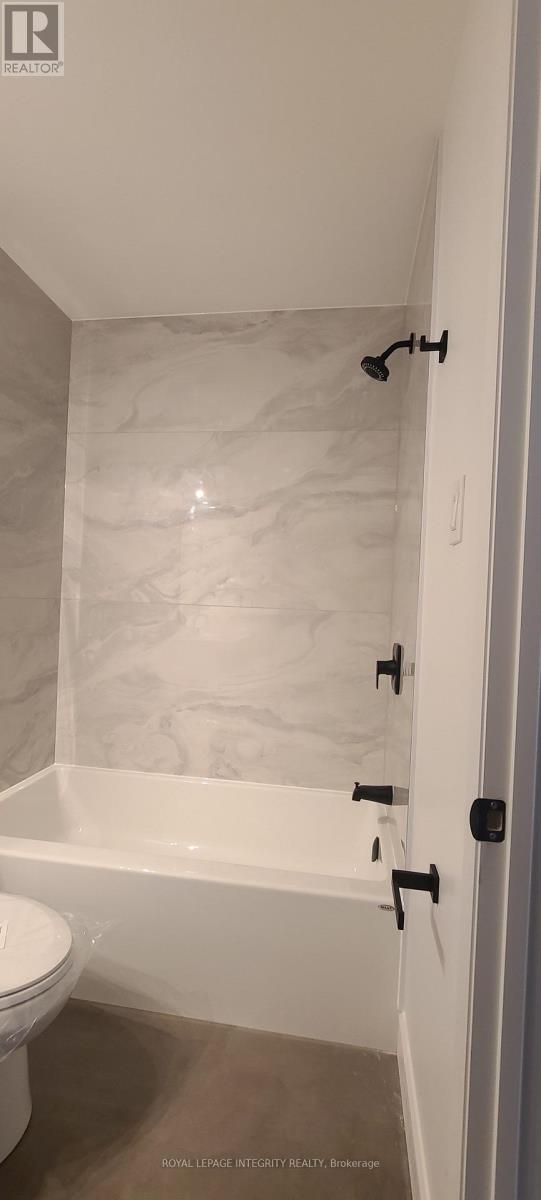 Unit B - 398 Marguerite Avenue Property Photo 9