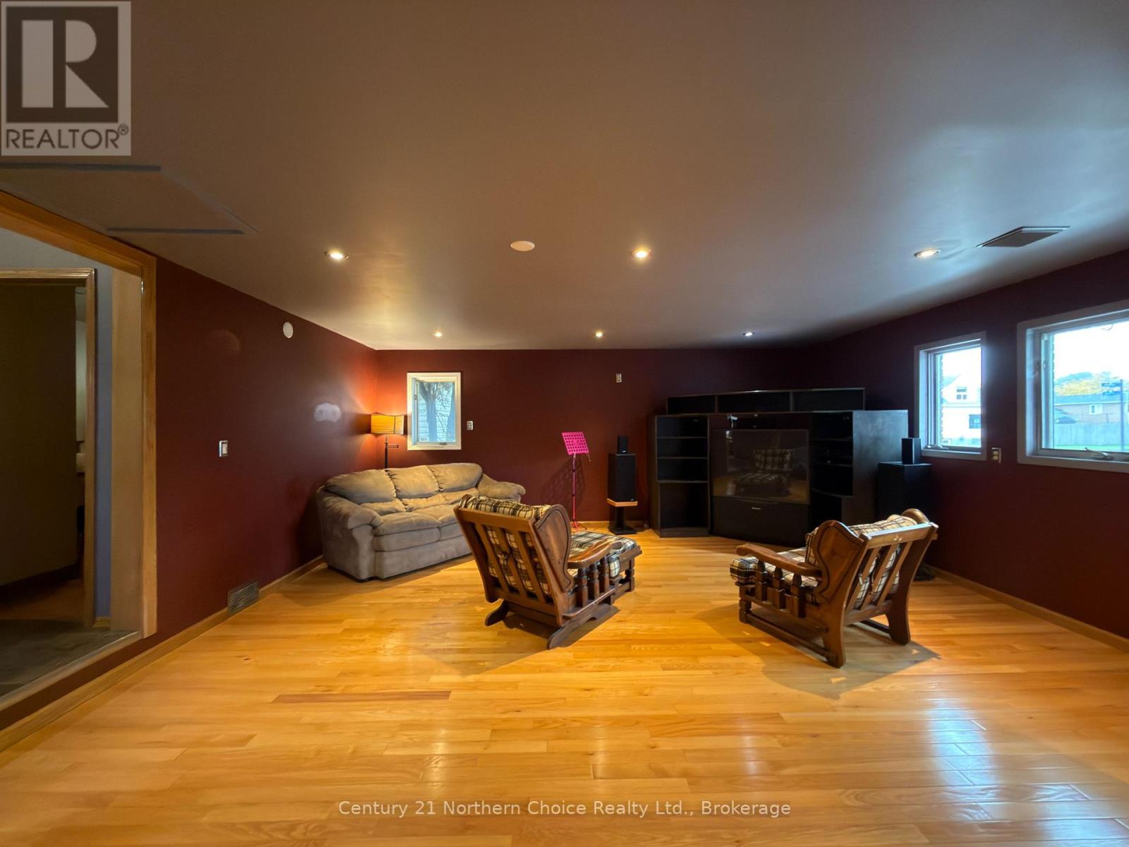 648 Scott Street Property Photo 3