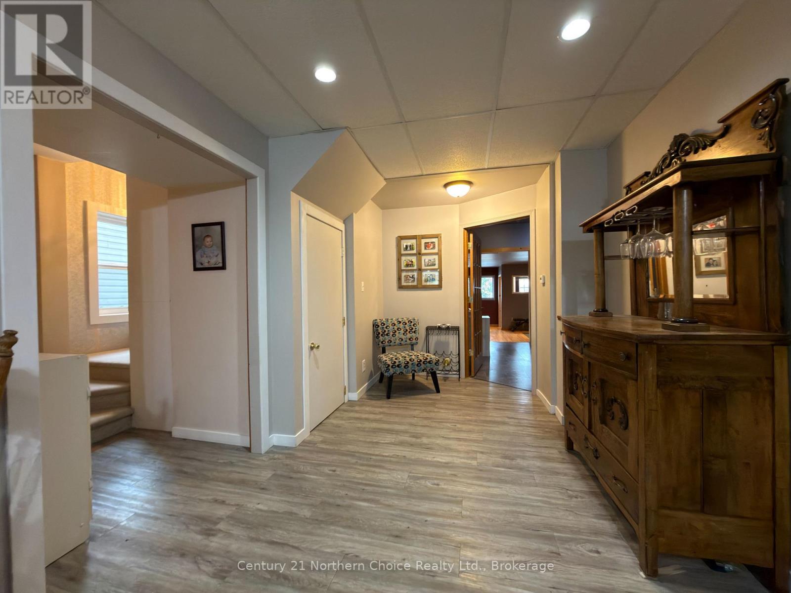 648 Scott Street Property Photo 6
