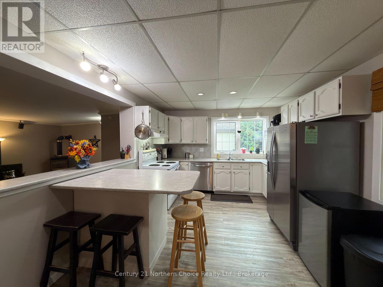 648 Scott Street Property Photo 10