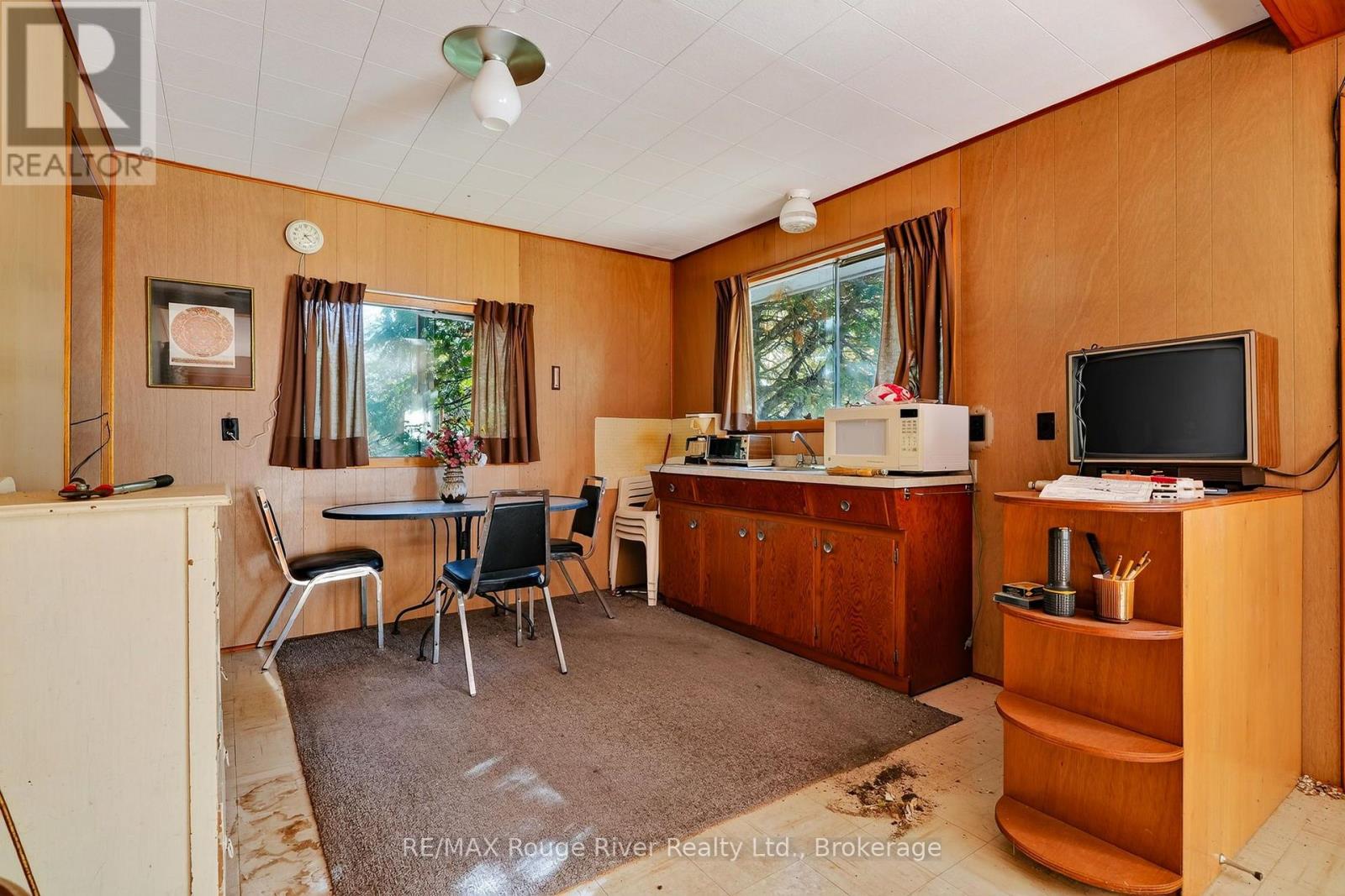 8999 Glendale Drive Property Photo 12