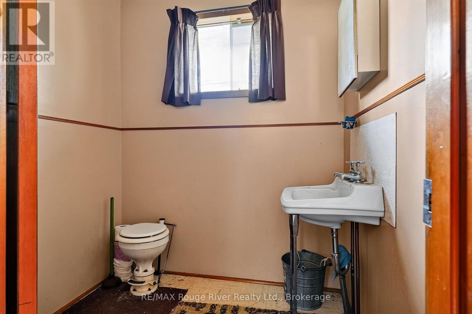 8999 Glendale Drive Property Photo 15