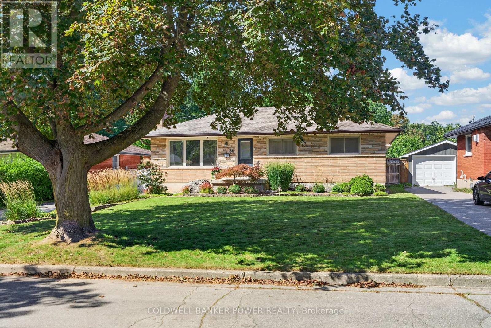 34 Algonquin Crescent Property Photo 4