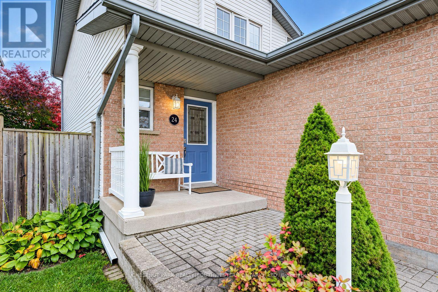 24 White Sands Court Property Photo 3