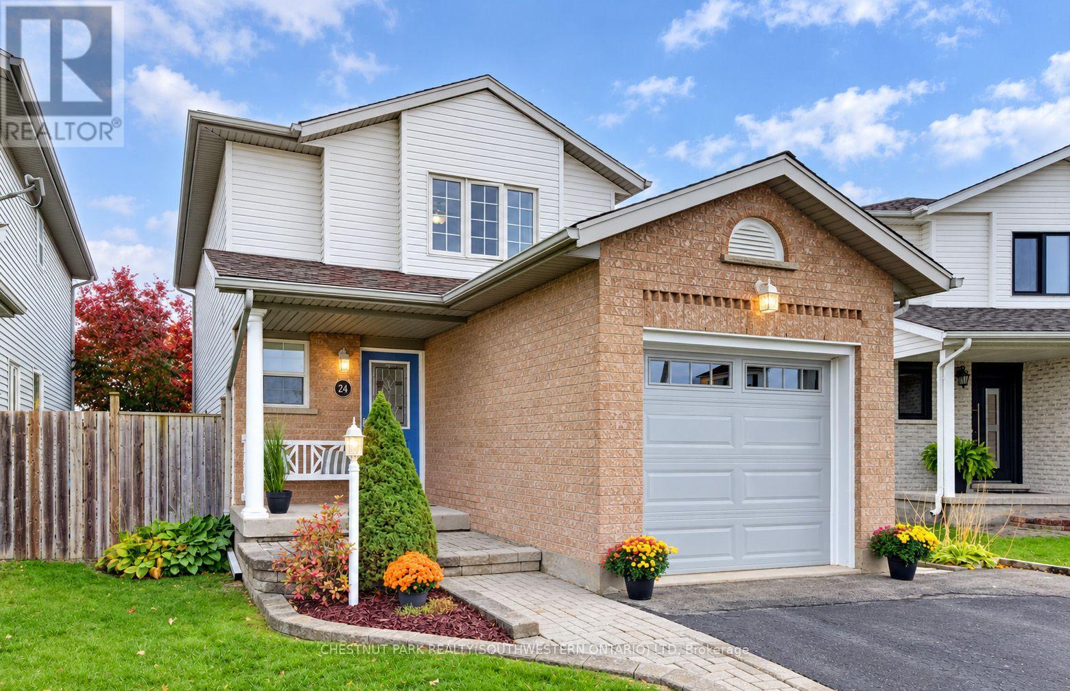 24 White Sands Court Property Photo 4
