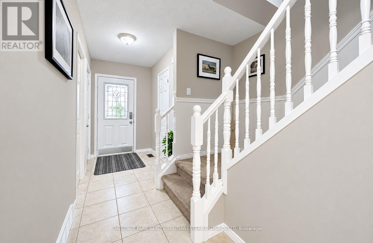 24 White Sands Court Property Photo 5