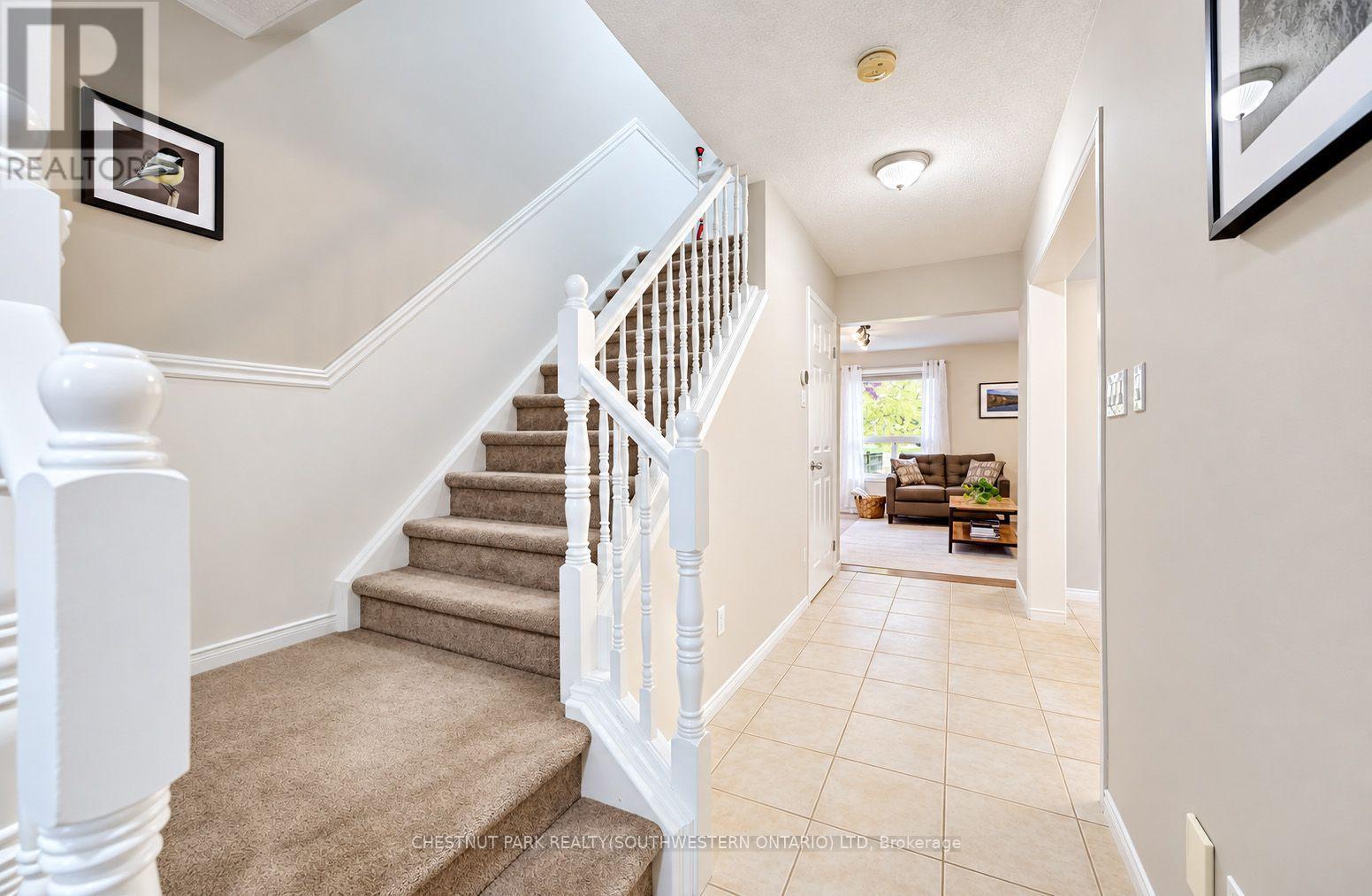 24 White Sands Court Property Photo 6