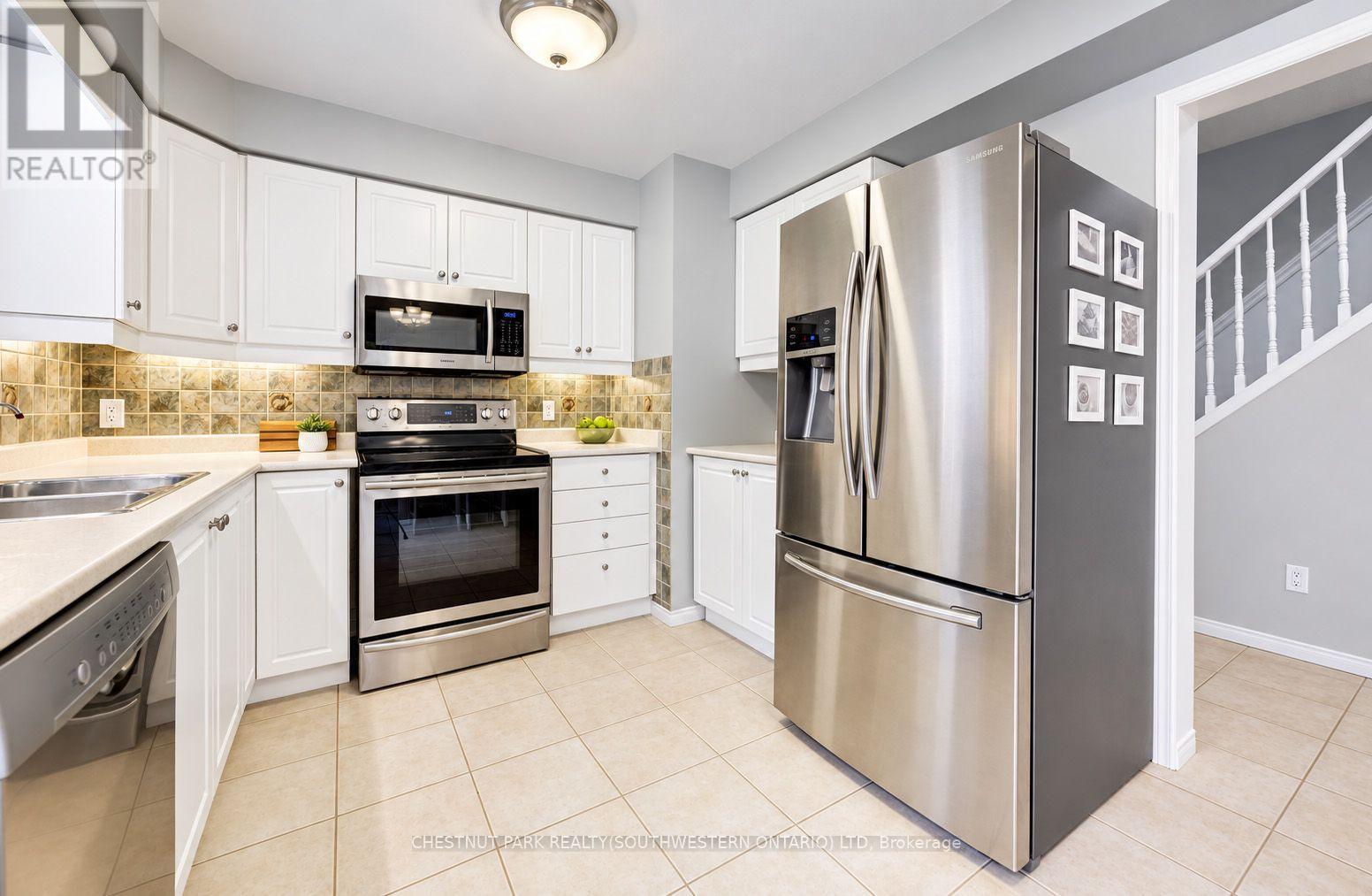 24 White Sands Court Property Photo 10