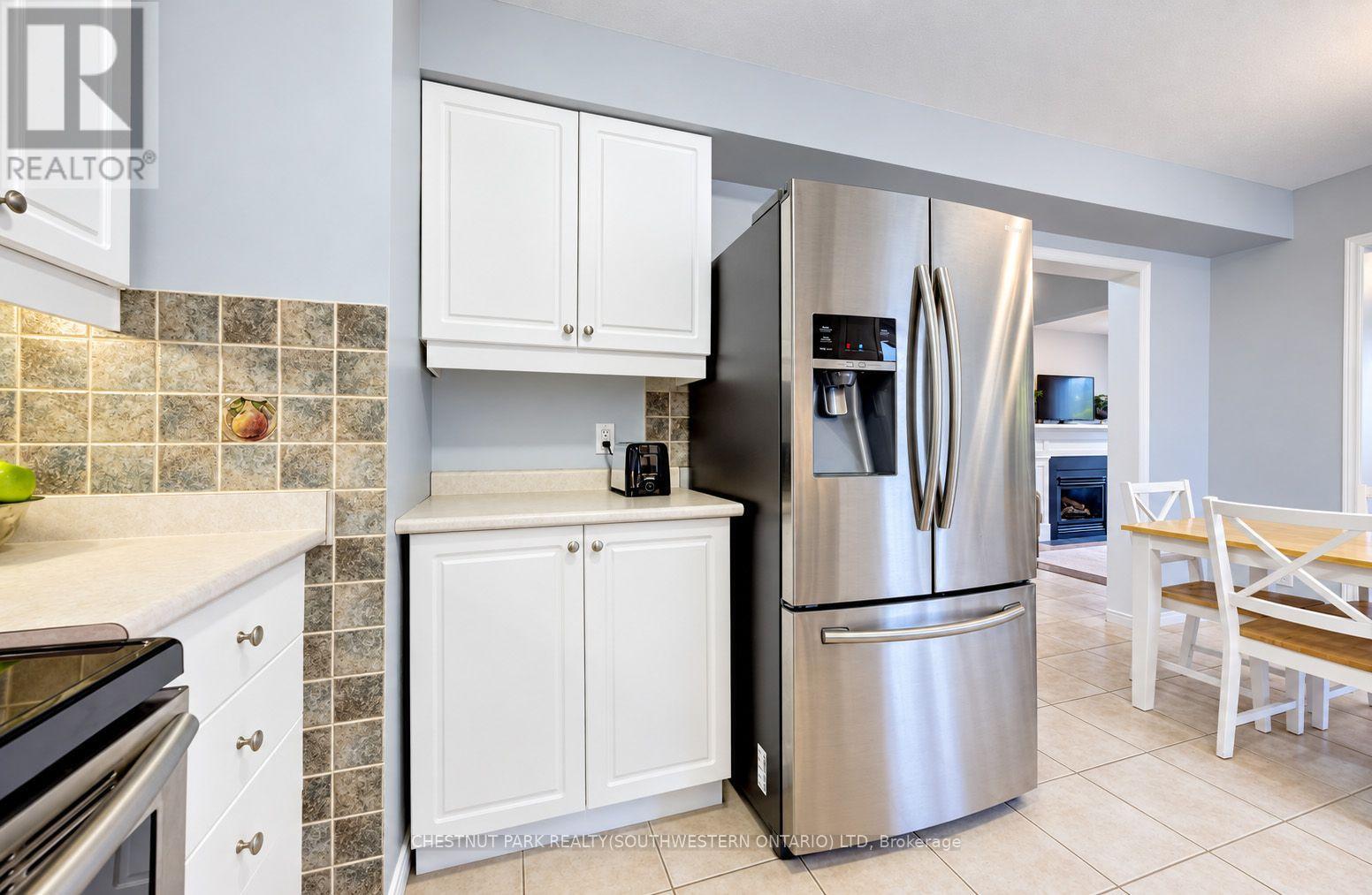 24 White Sands Court Property Photo 12