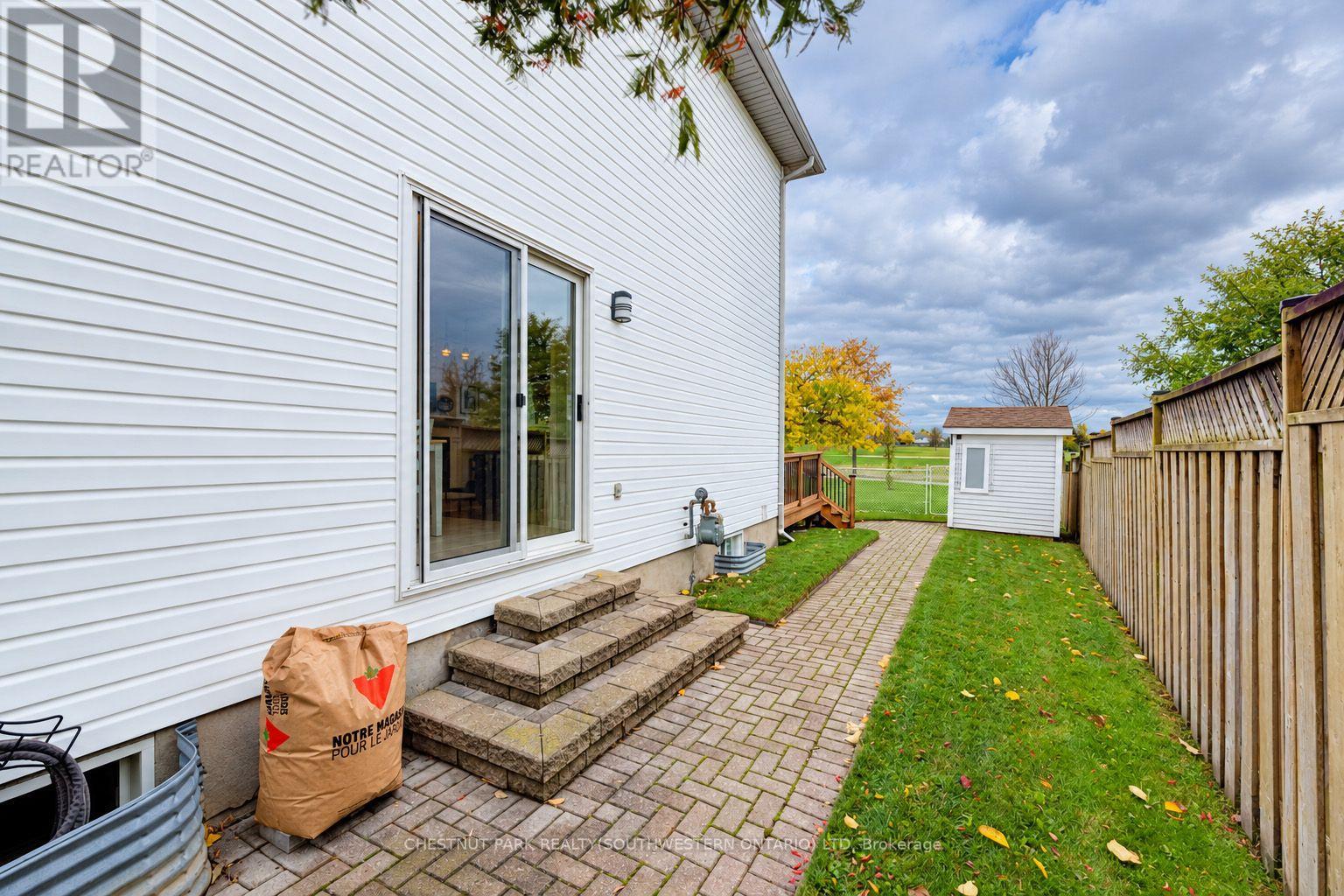 24 White Sands Court Property Photo 30