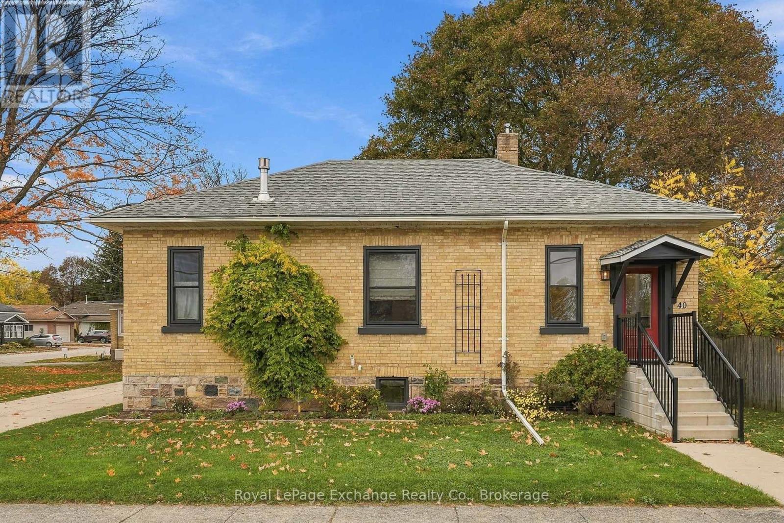 40 7TH STREET SW Property Photo 1