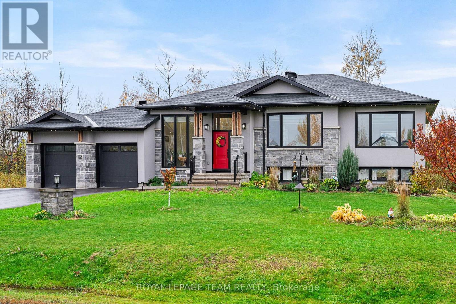 15 Rideau Crossing Crescent Property Photo 1