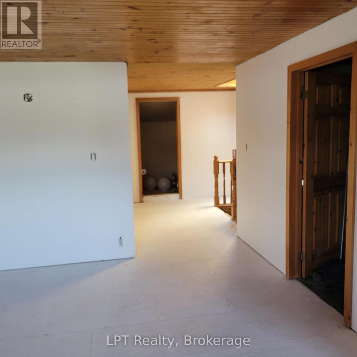 317505 Highway 6&10 Property Photo 34