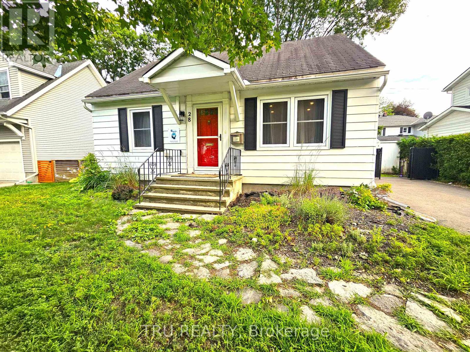 28 Arundel Avenue Property Photo 4