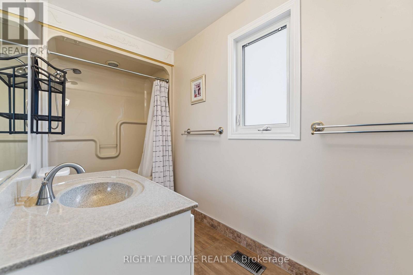 26 Denham Way Property Photo 21