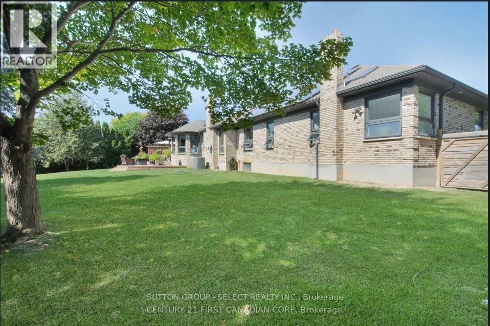 768 Franklinway Crescent Property Photo 13