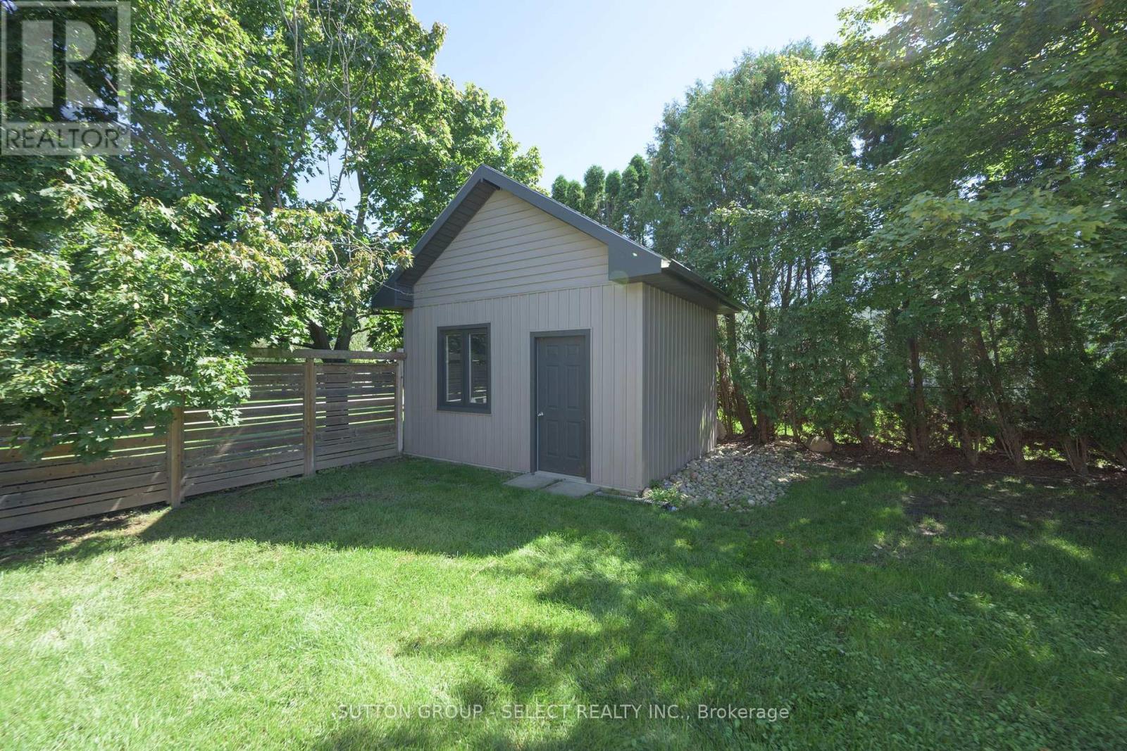 768 Franklinway Crescent Property Photo 14