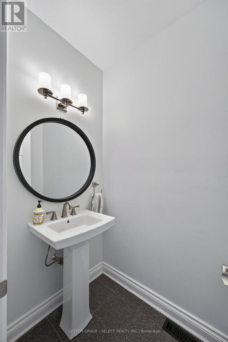 768 Franklinway Crescent Property Photo 33