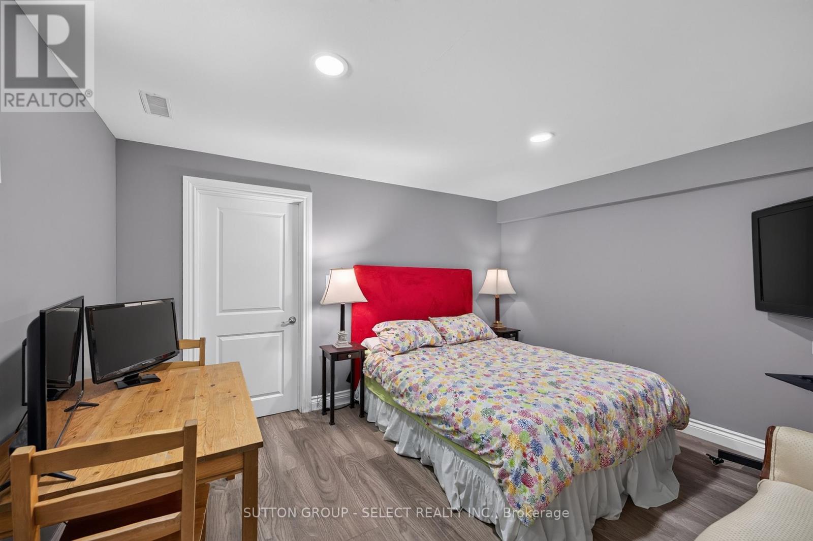 768 Franklinway Crescent Property Photo 40