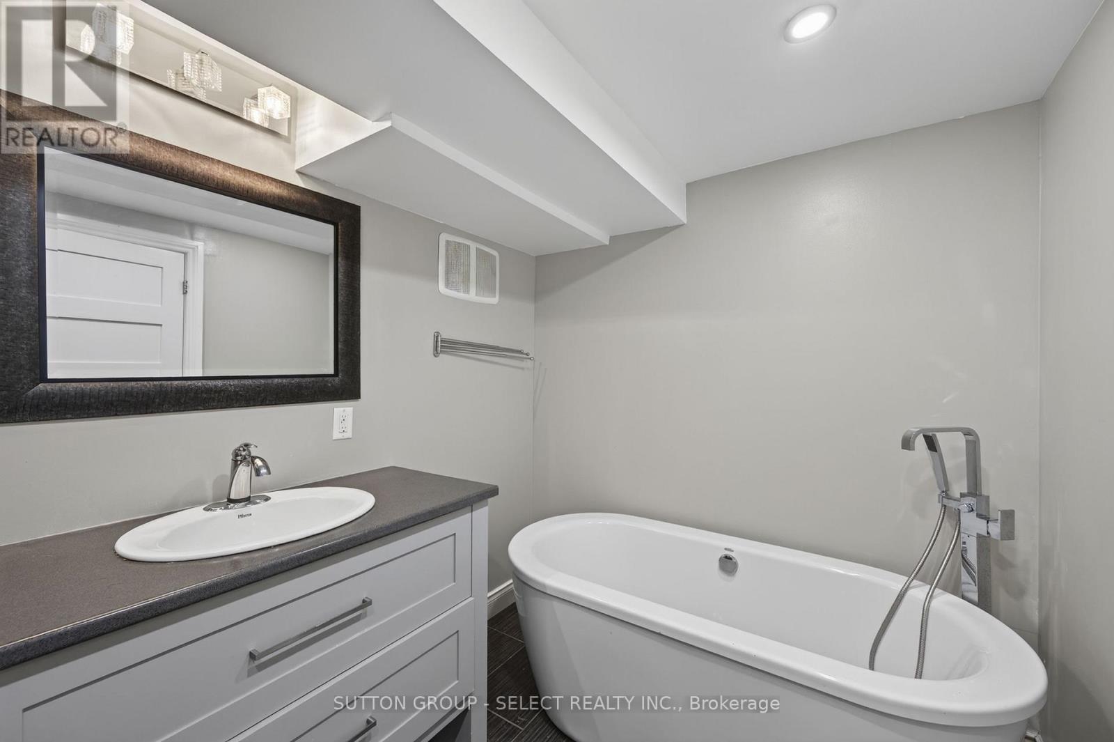 768 Franklinway Crescent Property Photo 45