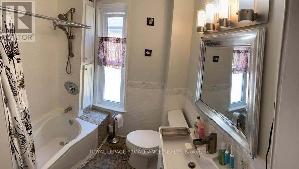 573 Homewood Avenue Property Photo 8