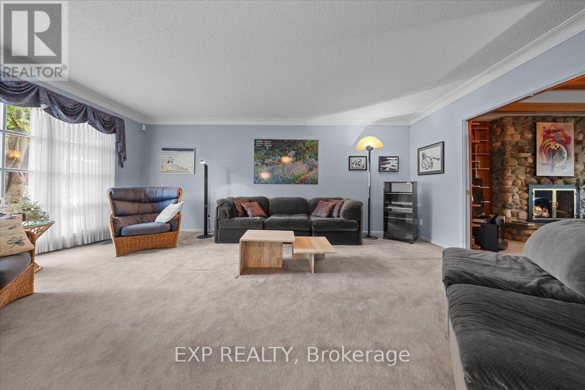 899 Dresden Crescent Property Photo 5
