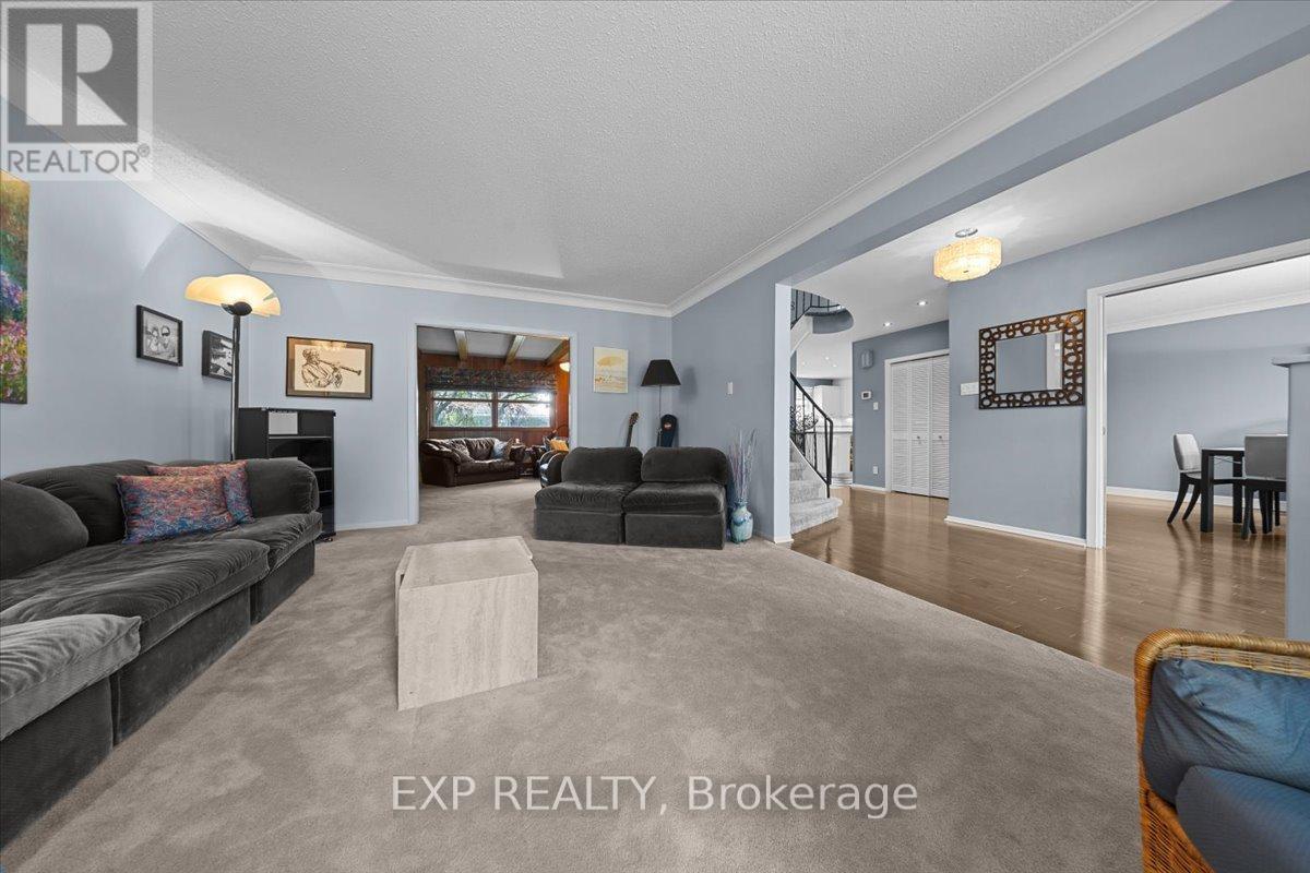 899 Dresden Crescent Property Photo 8