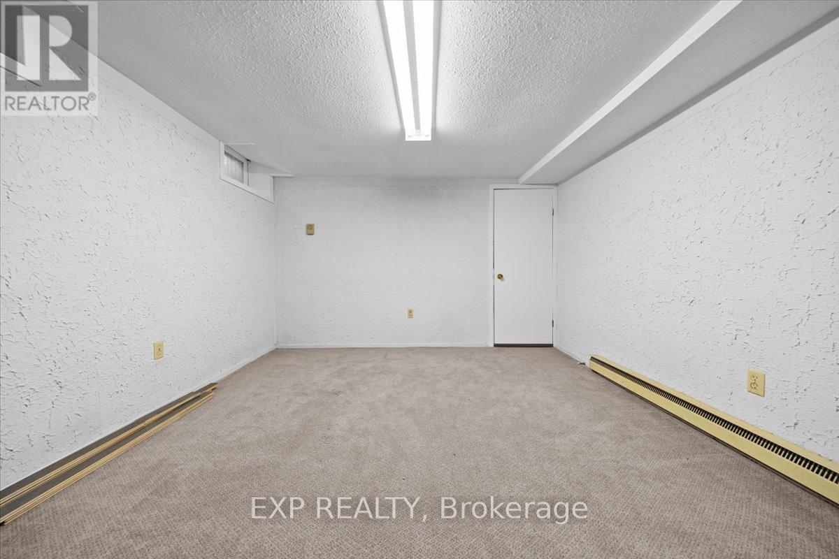 899 Dresden Crescent Property Photo 37
