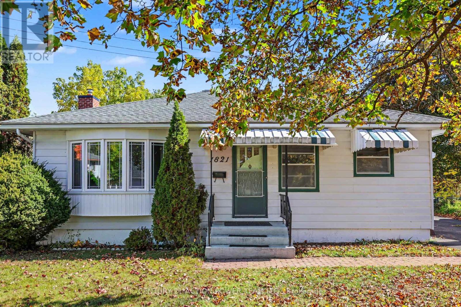 1821 Haig Drive W Property Photo 1