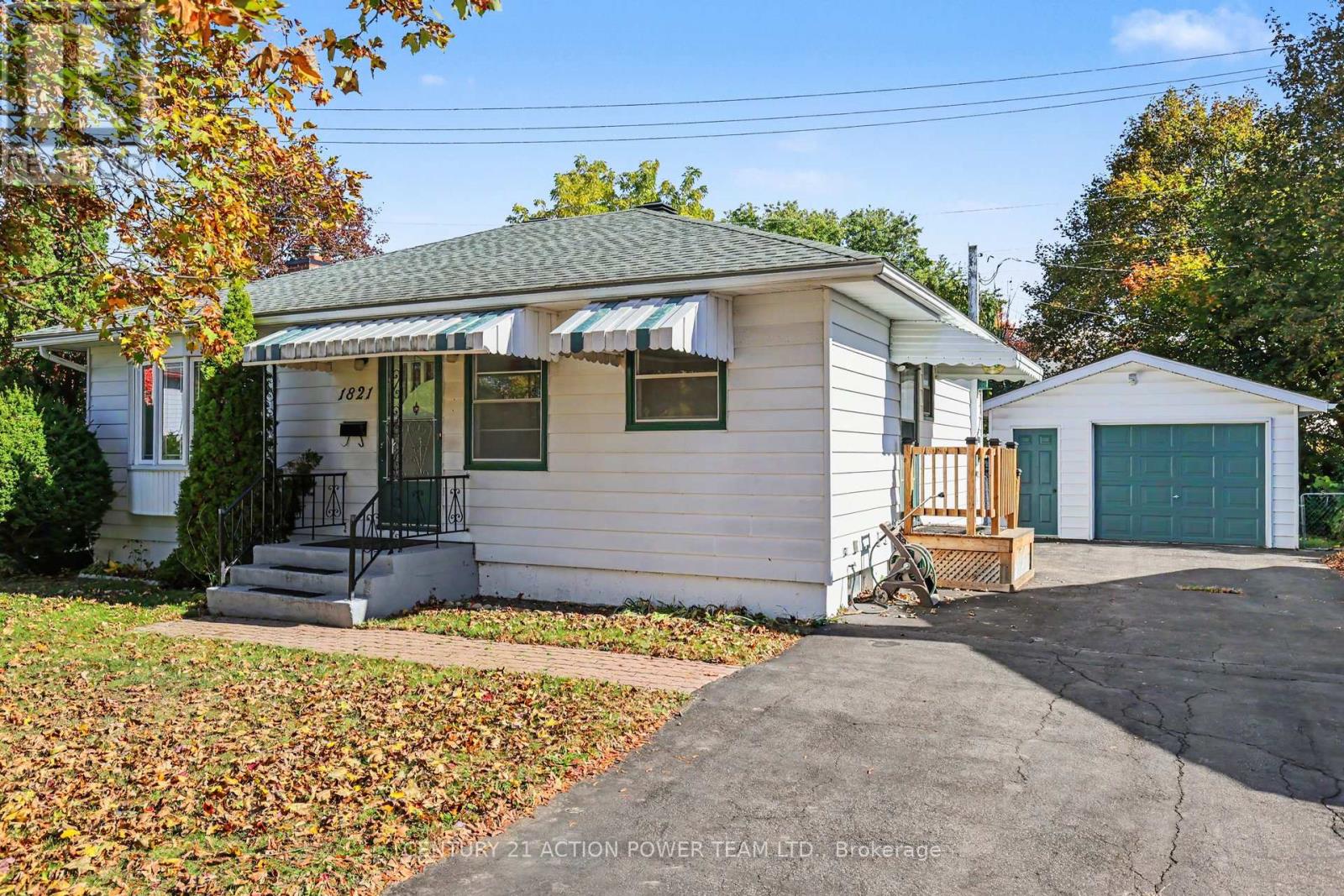 1821 Haig Drive W Property Photo 2