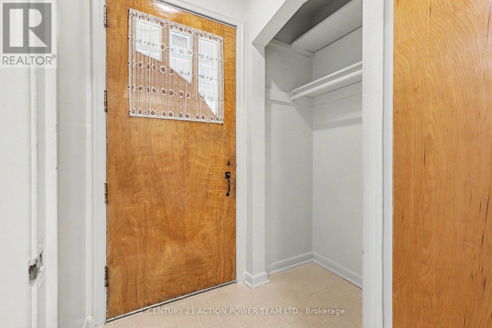 1821 Haig Drive W Property Photo 3