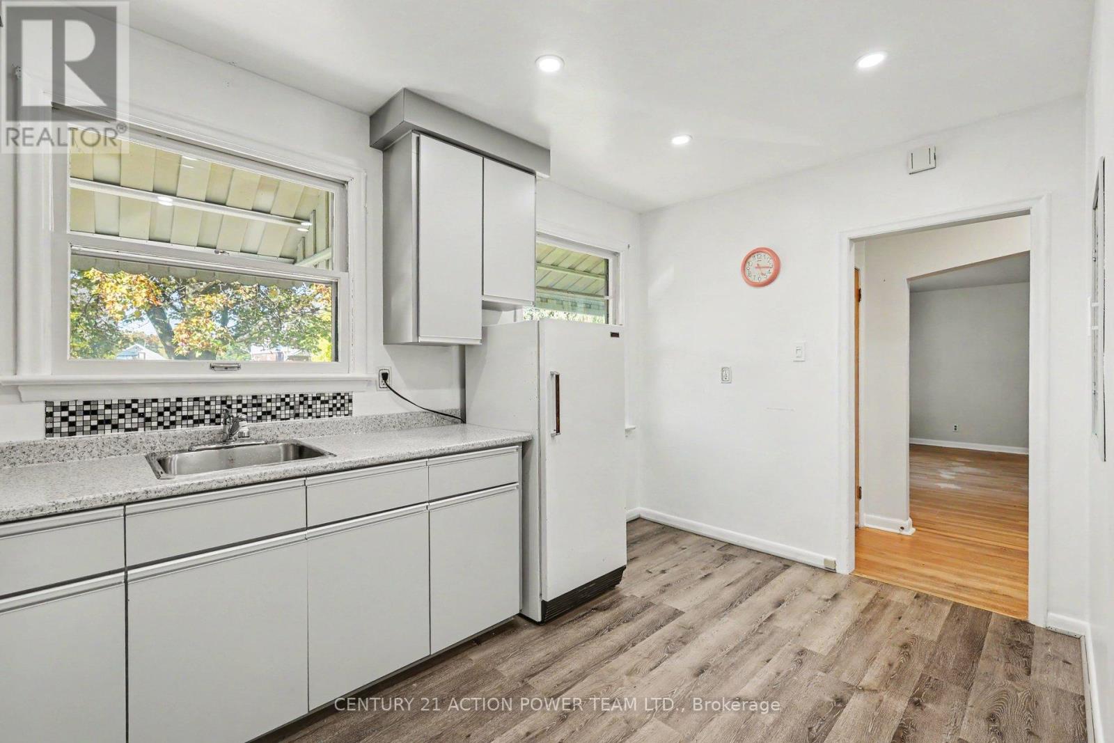 1821 Haig Drive W Property Photo 7