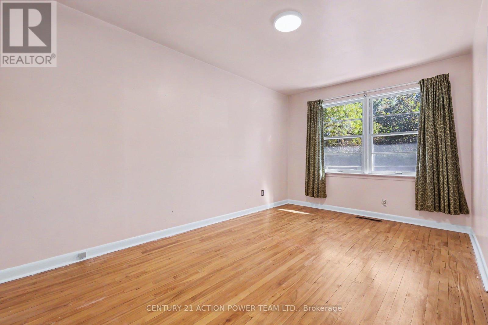 1821 Haig Drive W Property Photo 9