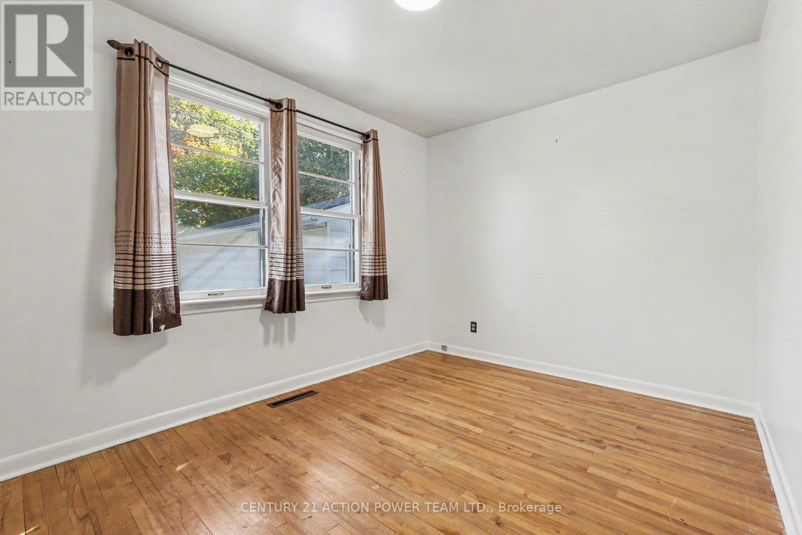 1821 Haig Drive W Property Photo 10