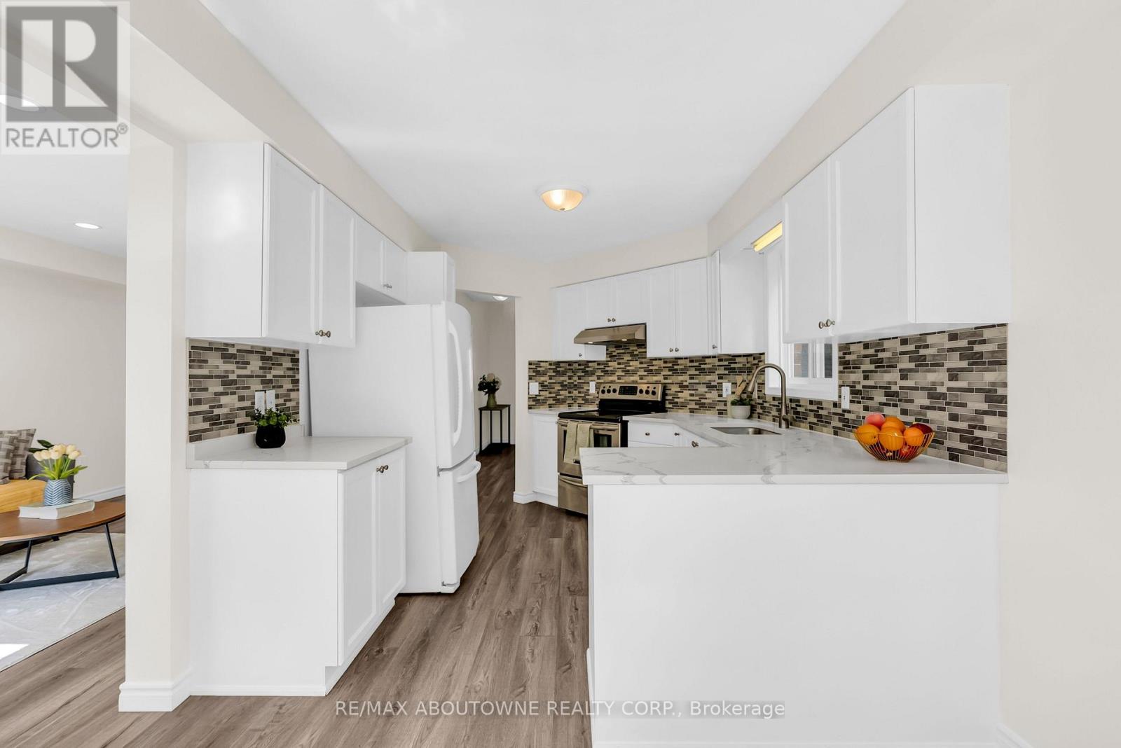 87 Houghton Street Property Photo 12