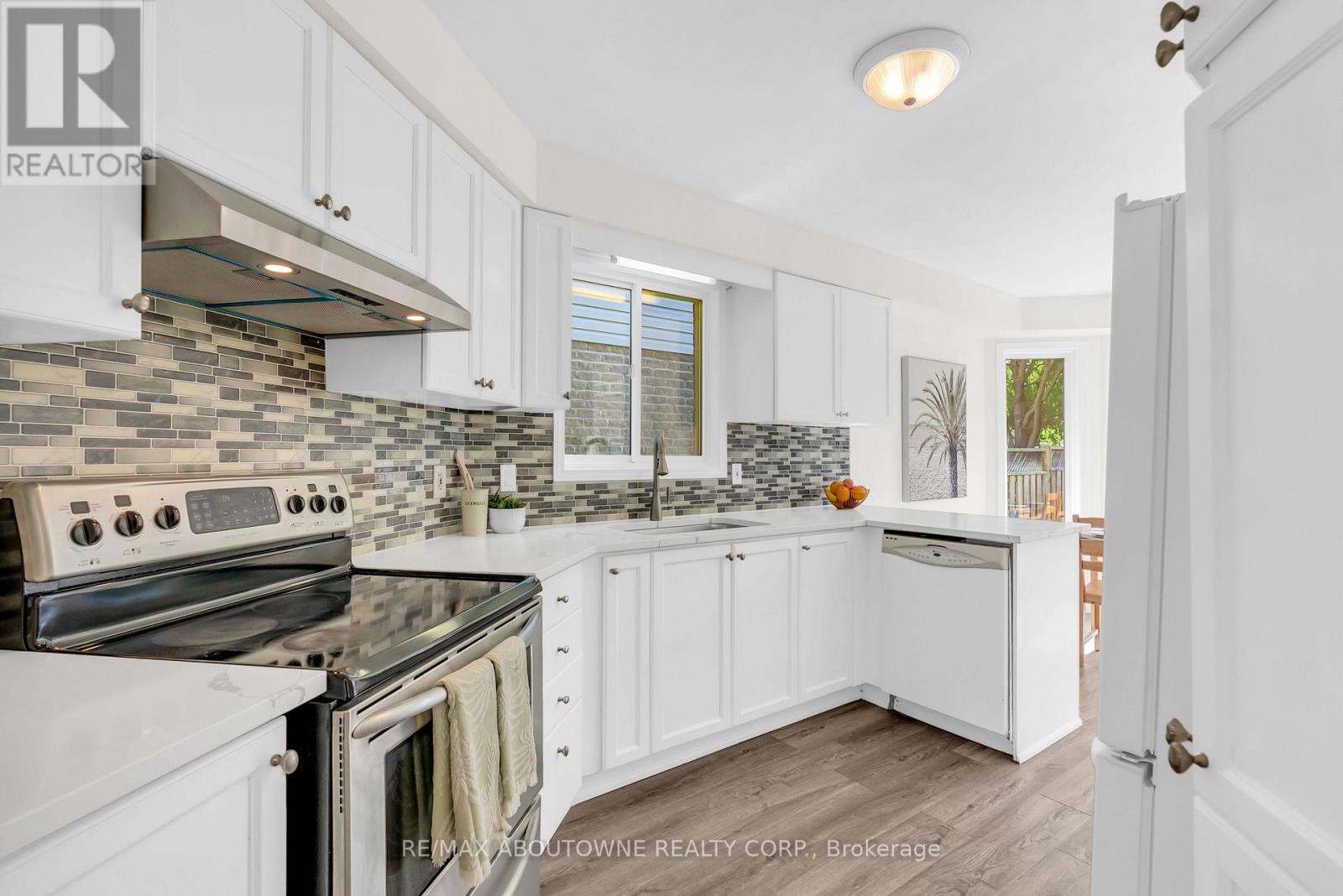 87 Houghton Street Property Photo 13
