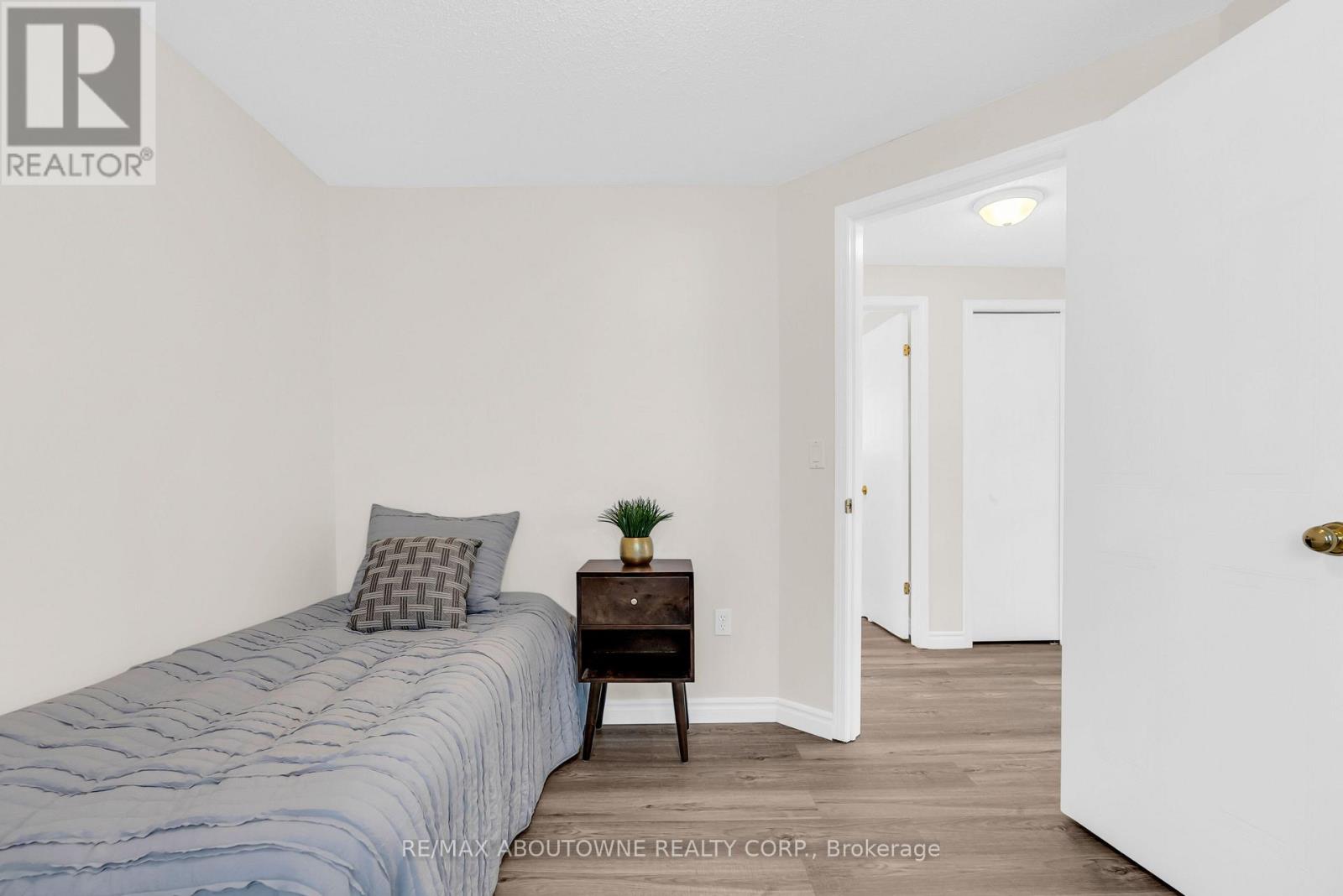 87 Houghton Street Property Photo 30